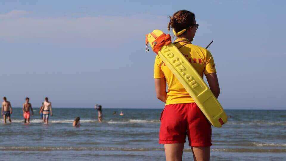 consejos de seguridad para nadar en aguas abiertas mar oceano jorge guzman entrenador natacion barcelona sitges nunca nades solo